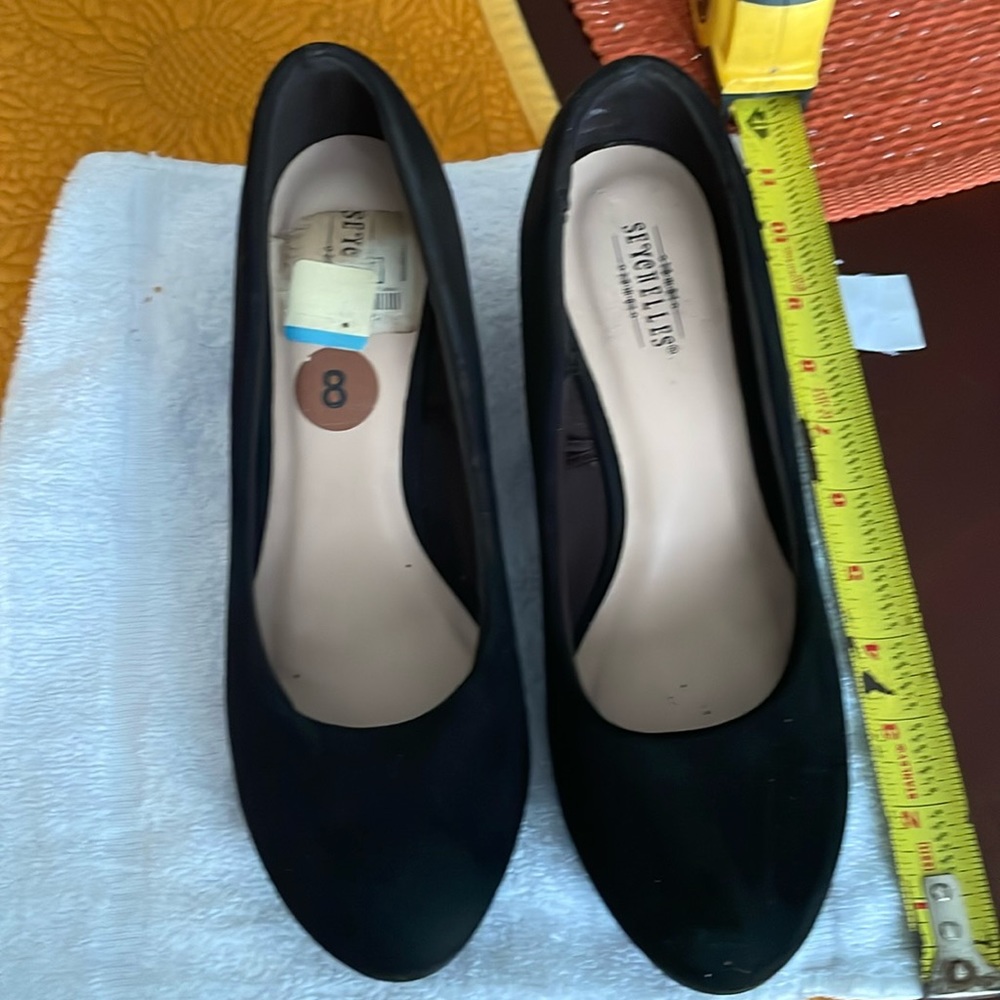 Ladies suede heels